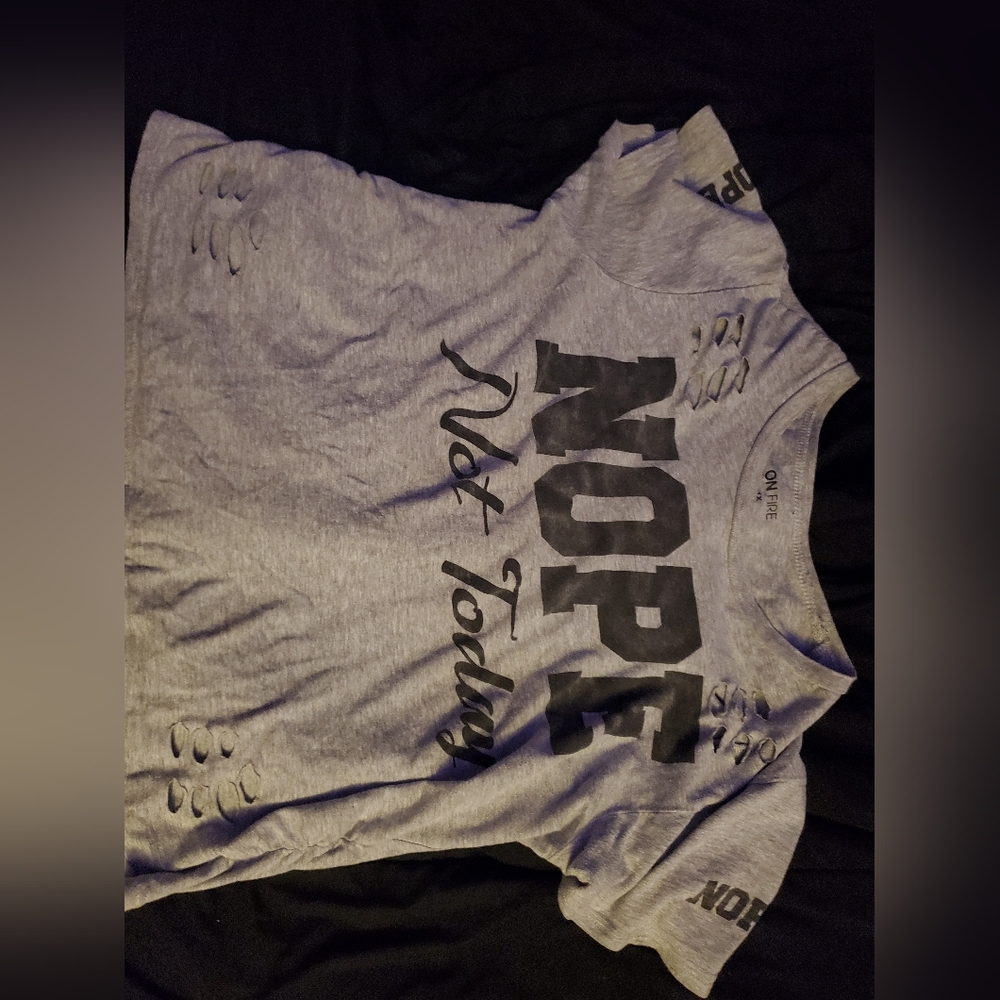 Graphic distressed tee 1x